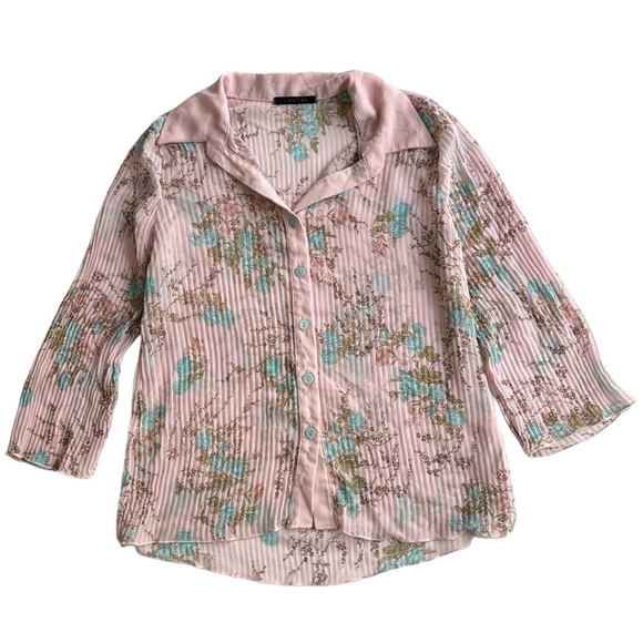 Pink Lipslide Floral Button up Top - Picture 1 of 9